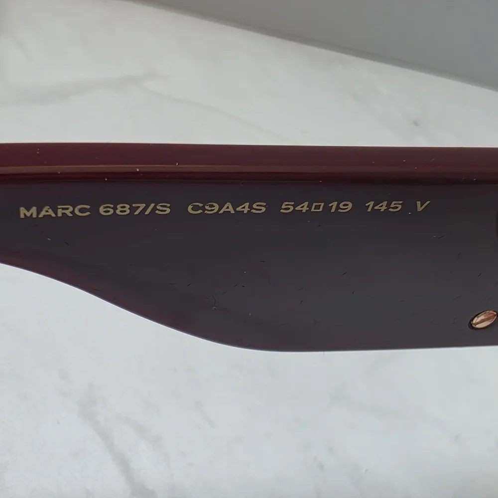 MARC JACOBS Red Oversized Cat-Eye Sunglasses - Picture 4 of 4